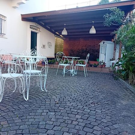 B&B Ai Tre Archi Spotorno Buitenkant foto