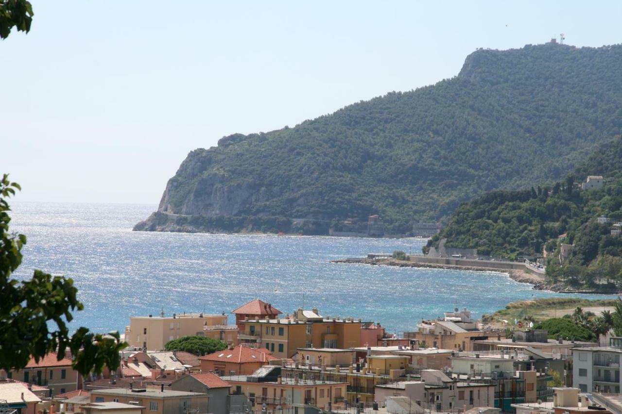 B&B Ai Tre Archi Spotorno Buitenkant foto
