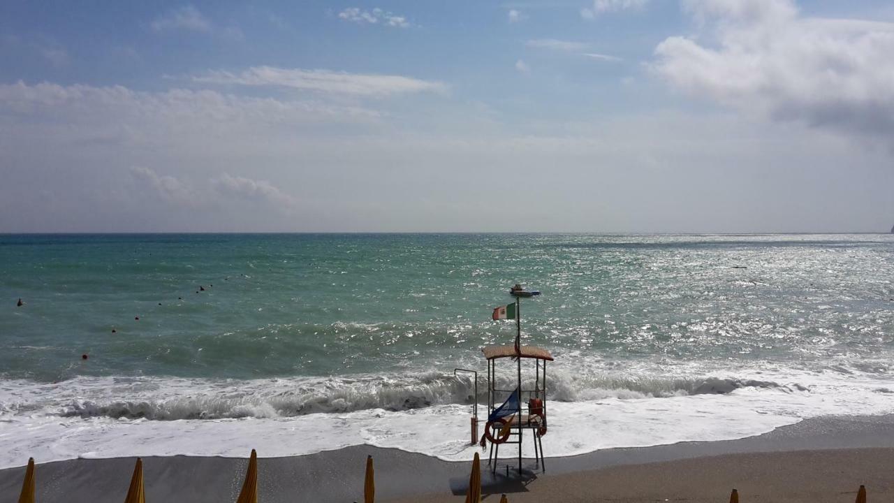 B&B Ai Tre Archi Spotorno Buitenkant foto