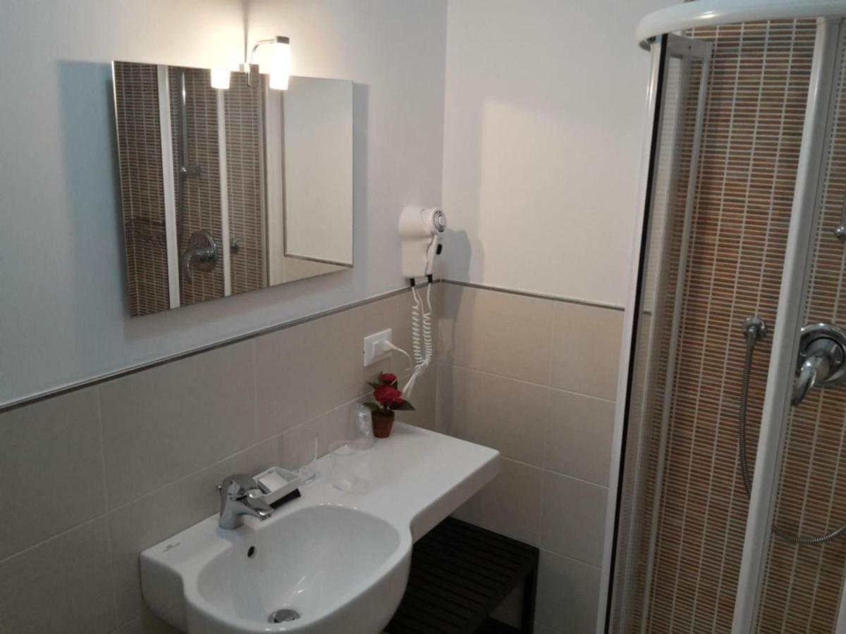 B&B Ai Tre Archi Spotorno Buitenkant foto