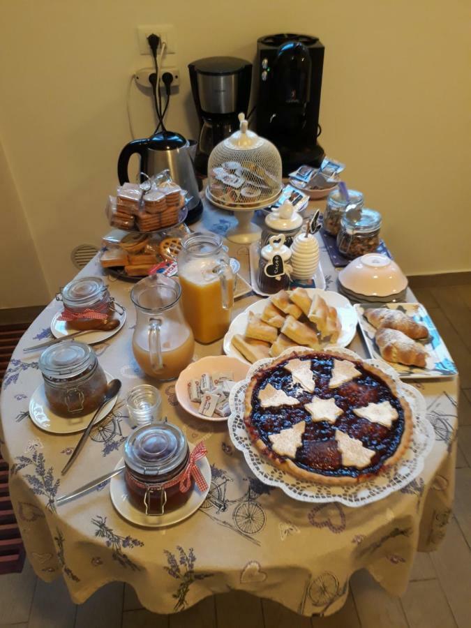 B&B Ai Tre Archi Spotorno Buitenkant foto
